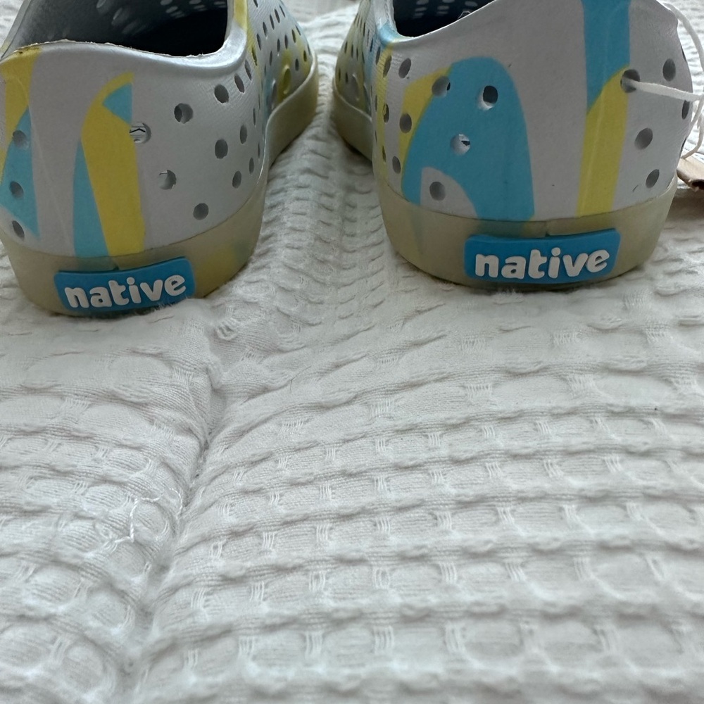 NWT Native Kids Water Shoes - Gray, Blue, Yellow - Picture 4 of 4